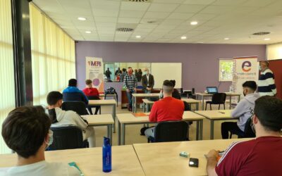 Diez alumnos se forman en el curso de “Socorrismo en instalaciones acuáticas” que organiza el Imefe en la piscina municipal cubierta de La Salobreja