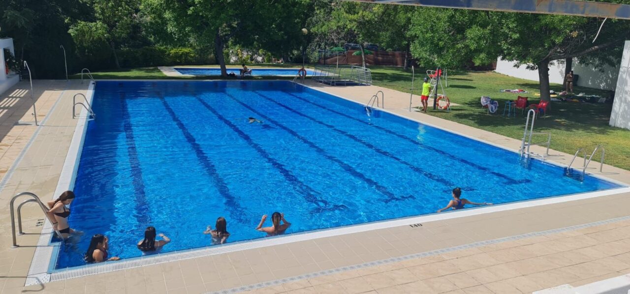El Ayuntamiento facilita el acceso gratis a las piscinas municipales a más de un millar de