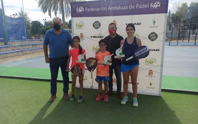 Reconocimientos a los ganadores del Campeonato de Andalucía Mixto Menores y en especial a Hugo Rodríguez, también subcampeón nacional