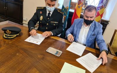 El Ayuntamiento y la Comisaría Provincial firman un convenio para que la ciudad sea de nuevo sede de las pruebas físicas de acceso a la Policía Nacional que atrajeron a 10.000 personas en 2020