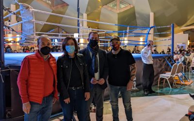 La concejala de Participación Ciudadana, Eva Funes, y el concejal de Mantenimiento Urbano, Javier Padorno, asisten a la gala benéfica de boxeo White Collar