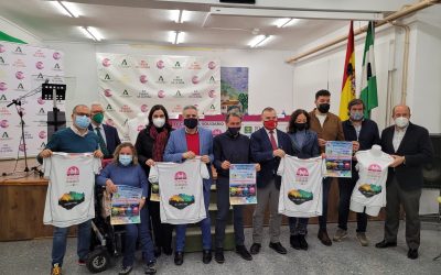 La primera teniente de alcalde, María Orozco, y el concejal de Deportes, Carlos Alberca, participan en la presentación del Trail Solidario del Instituto Fuente de la Peña