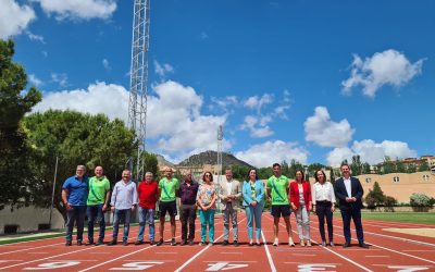 El Ayuntamiento informa de la puesta en servicio de la Pista de Atletismo de 8 calles Ángel Cortés en el Complejo Deportivo Municipal de La Salobreja