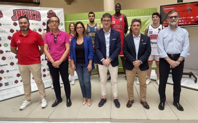 El concejal de Deportes asiste a la presentación oficial de la temporada 2023/2024 del Jaén Club de Baloncesto