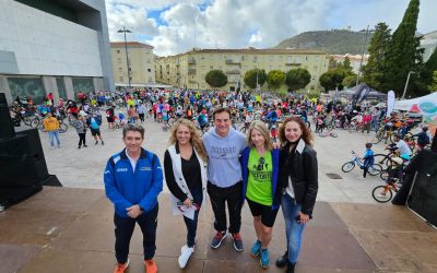 El alcalde y el concejal de Deportes asisten al III Día de la Bicicleta de Cadena 100 organizado por la emisora con la colaboración del Patronato Municipal de Deportes