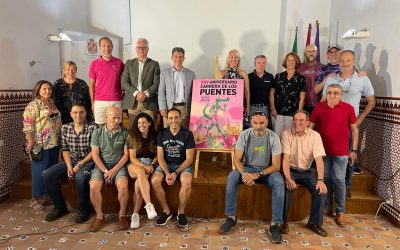 El concejal de Deportes, José María Álvarez, asiste a la presentación del cartel de la XXV Carrera de los Puentes