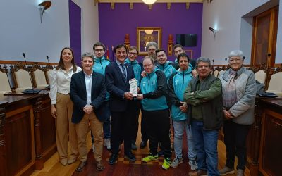 El alcalde recibe en el salón de plenos del Ayuntamiento al CB SD Aprompsi-Basket Jaén 21