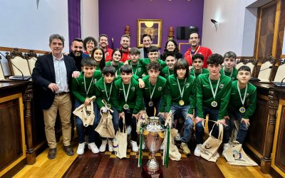 El alcalde y el concejal de Deportes reciben a la selección de Jaén infantil campeona de la Copa de Andalucía y a las integrantes jiennenses de la Andaluza femenina sub 16 del mismo deporte campeona de España