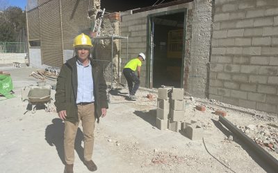 El Ayuntamiento constata “el buen ritmo de las obras del pabellón de La Salobreja” y anuncia que la instalación podría estar a disposición de los usuarios a finales de mes