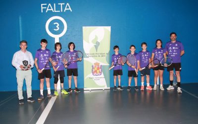 El concejal de Deportes, José María Álvarez, desea suerte a los siete integrantes del Club Frontenis Ciudad de Jaén clasificados para el Máster final del Circuito Andaluz de este fin de semana