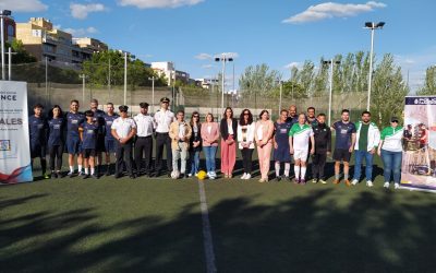 El campo del Parque Deportivo Fernando Arévalo acoge la exhibición de fútbol a ciegas y el partido entre jugadores de la ONCE y del Cuerpo Nacional de Policía