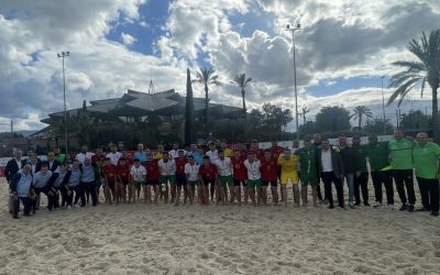 La selección española absoluta se impone a la andaluza (3-2) en el partido inaugural del nuevo campo de fútbol playa de la capital