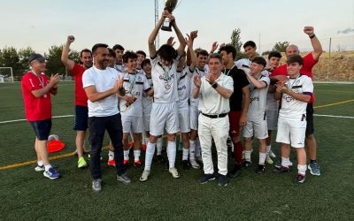 Los equipos del Atlético Jaén, principales protagonistas de los trofeos Antoñete y Didi, que reunieron a más de cien jugadores