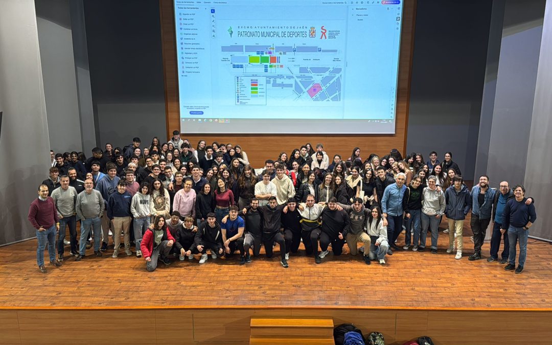 Charla formativa con buena parte de los voluntarios que colaborarán con la organización de la 42 Carrera Urbana Internacional Noche de San Antón