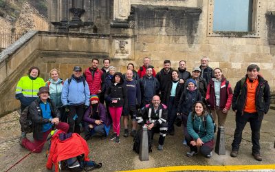 Ni el mal tiempo ni la lluvia merman la participación en la ruta de senderismo «Ermitas-Cazorla» del Grupo de Actividades en la Naturaleza