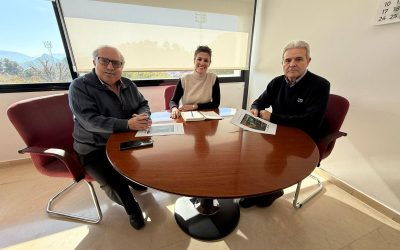 La concejala de Deportes, Beatriz López, recibe al recién reelegido presidente de la AJPD, Manuel Contreras, y trazan la hoja de ruta de cara a la celebración de la XXVI Gala del Deporte Jiennense