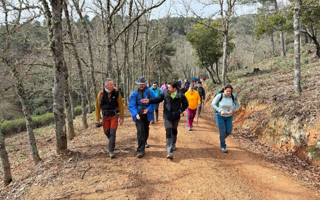 Gran éxito de la ruta de senderismo «Despeñaperros-Miranda del Rey», con 28 participantes pese a las previsiones de lluvia asegurada