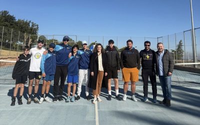 Los concejales Carlos Alberca y Beatriz López asisten a la jornada de octavos y cuartos de final del II Open de tenis organizado por el Club Treinta Iguales
