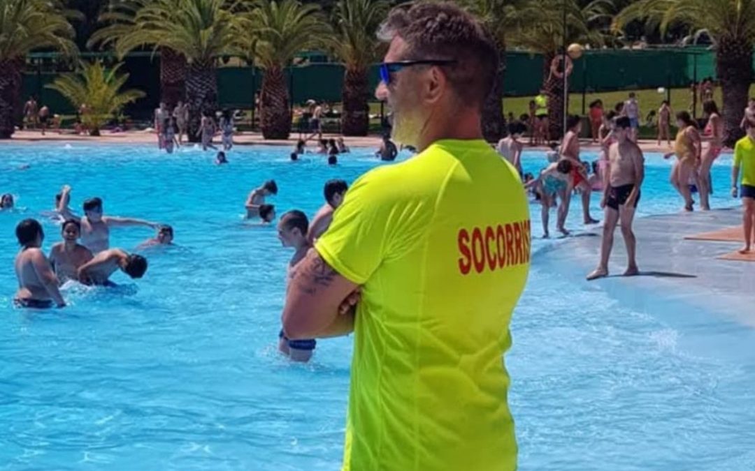 El Ayuntamiento informa de la apertura de una bolsa de trabajo para socorristas y otra para operarios para cubrir necesidades temporales en el Patronato Municipal de Deportes