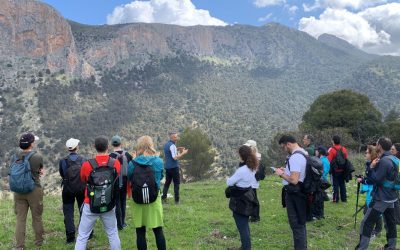 Un grupo de 22 personas disfruta de la ruta de senderismo «Matamulos-Madroñales», la última propuesta del Grupo de Actividades en la Naturaleza del Patronato Municipal de Deportes