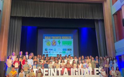 Lleno absoluto en el Teatro Darymelia con motivo de la primera Gala de tenis Treinta Iguales