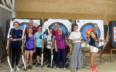 La concejala de Deportes, Beatriz López, visita y conoce a las mujeres que participan en el proyecto «Flechas Rosas» del club de tiro con arco Santa Catalina