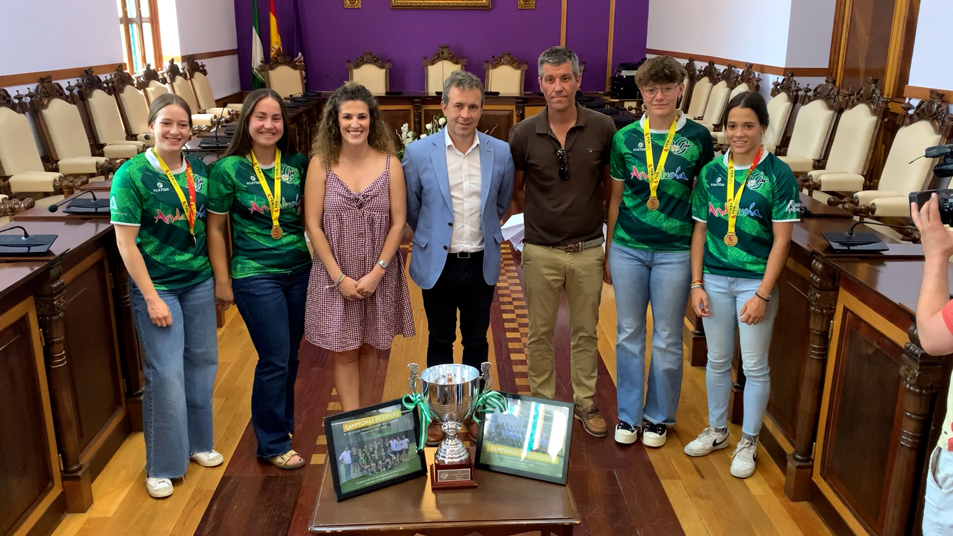 Fotonoticia con jugadoras seleccionadas del Jaén Rugby Femenino