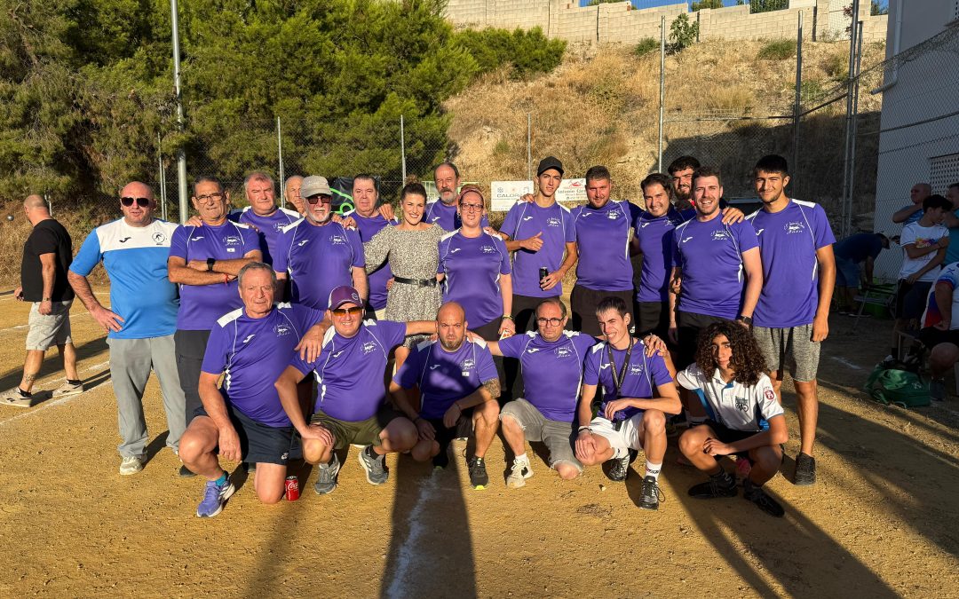 El Campeonato Provincial de petanca reúne en la capital a más de cien jugadores de toda la provincia, Córdoba y Granada