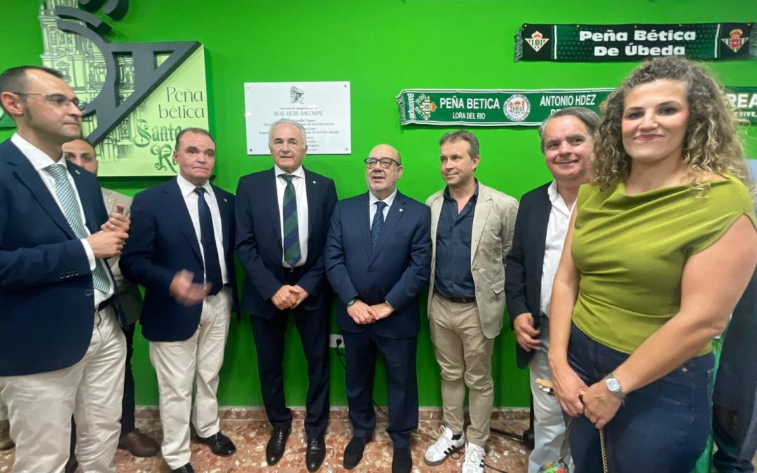 El alcalde y la concejala de Deportes asisten a la inauguración de la nueva sede de la Peña Bética Santo Reino