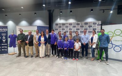 El alcalde y varios miembros del equipo de Gobierno acompañan al Atlético Jaén en la presentación oficial de la temporada 2025/26