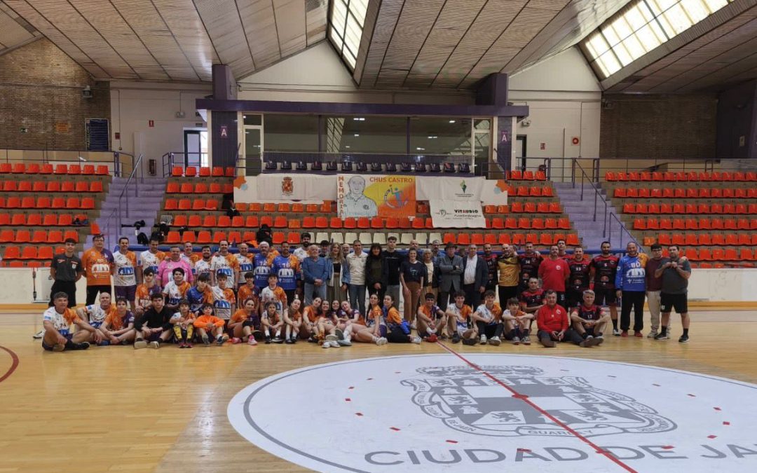Gran éxito del XI Memorial Chus Castro, la combinación perfecta de homenaje y de balonmano veterano y de cantera