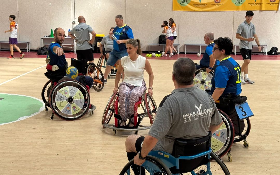 El GAB Jaén fomenta la inclusión en el deporte con una actividad de acercamiento al balonmano en silla de ruedas